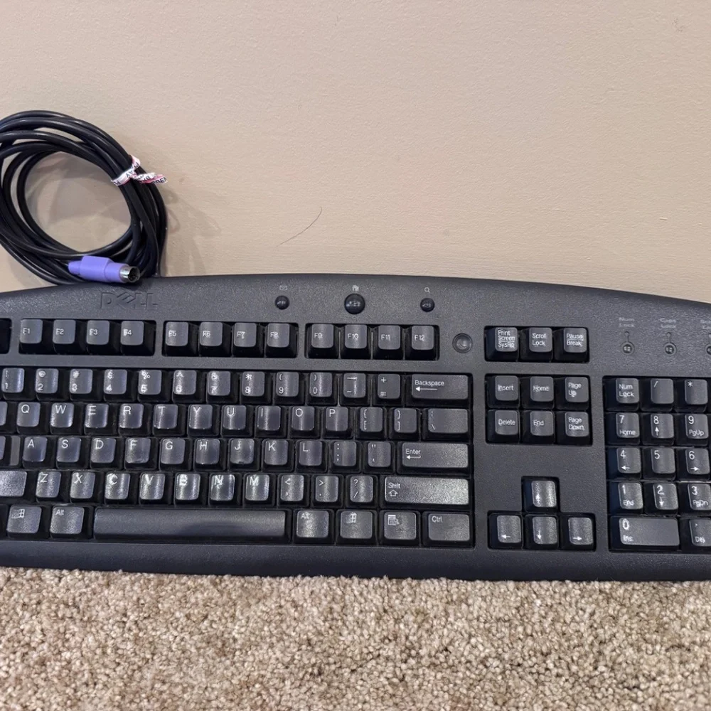 ❤️❤️ 3/$25 Dell wired in Keyboard